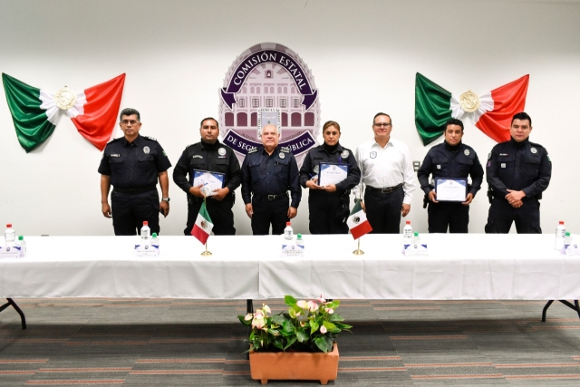 Reconoce Ortiz Guarneros a tres policías por su entrega en el servicio