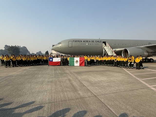 Llegan a Chile 145 brigadistas mexicanos para combatir incendios forestales