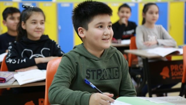 Buenos Aires prohibe a maestros usar algunas formas de lenguaje inclusivo en escuelas