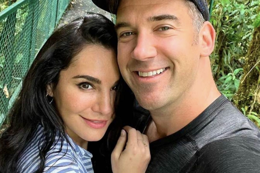Martha Higareda y Lewis Howes dan la bienvenida a sus gemelas tras un parto con complicaciones
