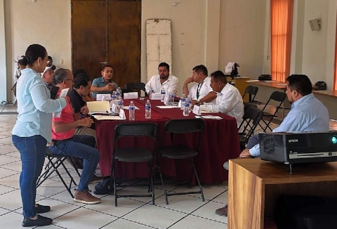 Aspectos de la reunión, en la que participaron autoridades de diversas áreas del municipio.