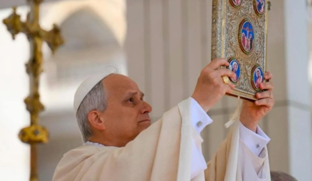 León XIV inicia su pontificado con un llamado a la unidad y justicia social