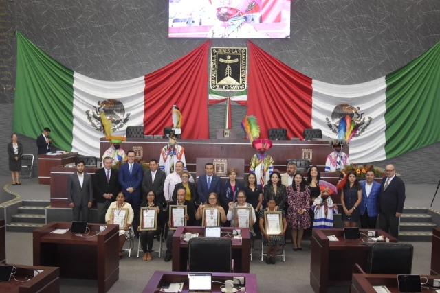 Entrega Congreso local Presea &#039;General Emiliano Zapata Salazar&#039; al Mérito Migrante 2025