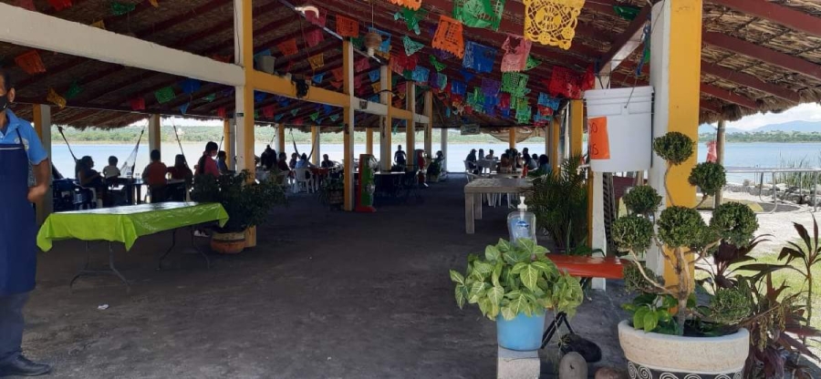 Las palapas de El Muelle recibieron a cientos de visitantes durante este fin de semana.