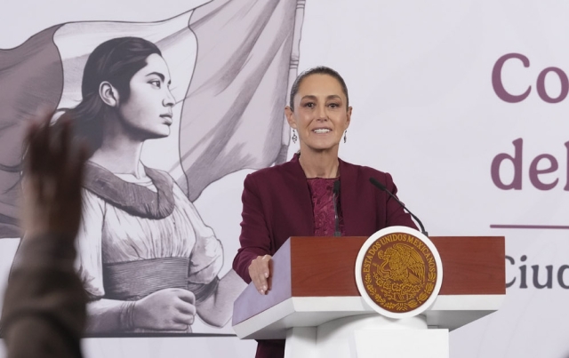 Sheinbaum respalda trabajo de Marx Arriaga pese a cambios en libros de texto