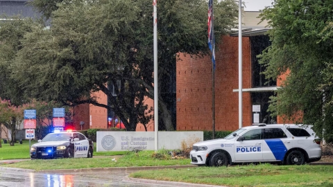 Fallece mexicano herido en ataque a oficinas de ICE en Dallas