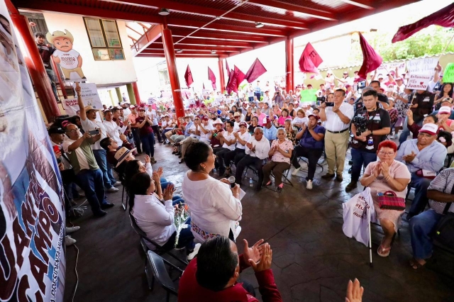 Juanita Ocampo encabeza caminata en Lomas del Carril