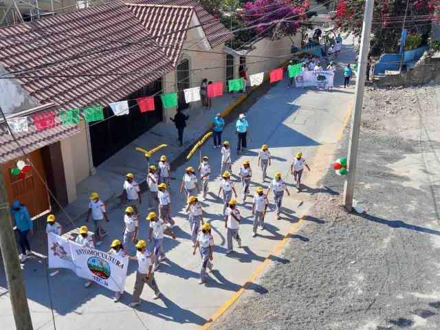   Mientras esperan que el presidente AMLO les responda a su petición de dos bombas, ejidatarios de El Jicarero preparan ya su fiesta por sus primeros 100 años como organización.