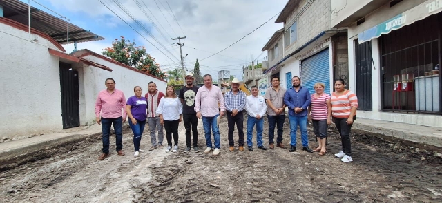Supervisa alcalde de Jiutepec rehabilitación de la calle 16 de Septiembre en la colonia Morelos