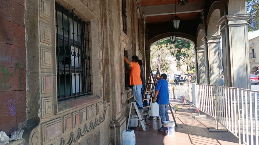 Reparan daños en palacio de gobierno