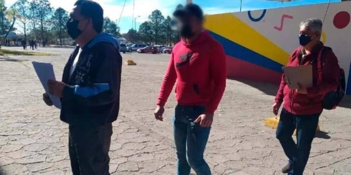 ¡Hay talento! Joven se alquila para hacer filas en Durango