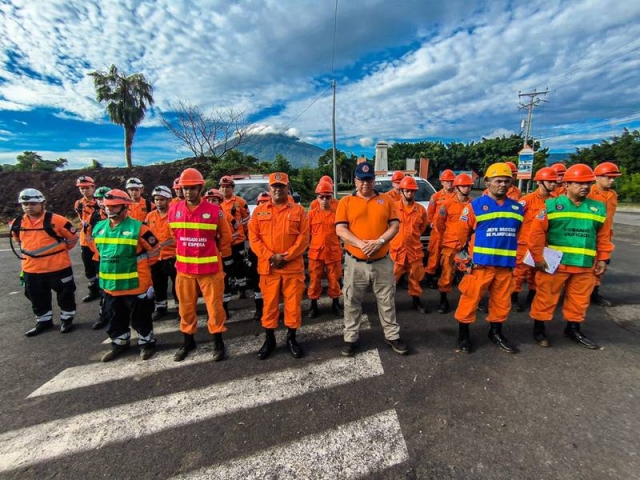 Volcán Chaparrastique, en El Salvador, entra en erupción