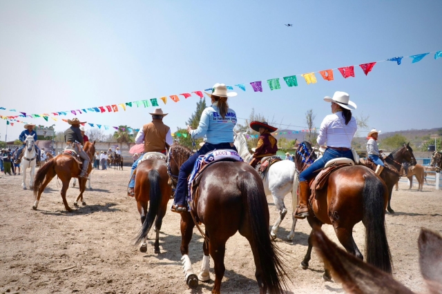 Cabalgata en honor a Zapata