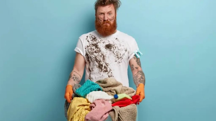 5 trucos caseros para limpiar las manchas de grasa en la ropa