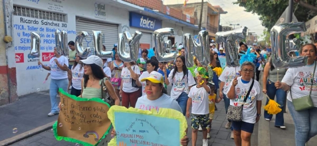 Se estima que una de cada 100 personas en el mundo es autista, por lo que generar conciencia y promover el respeto es fundamental para construir una sociedad m&aacute;s emp&aacute;tica, dijeron los organizadores. 