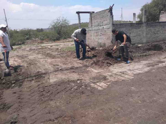 Los pescadores piden la ayuda de las autoridades.