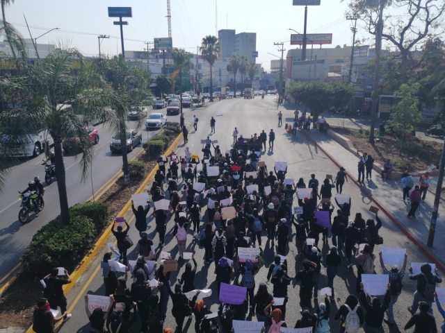Se manifiestan estudiantes de UAEM en Cuernavaca; exigen justicia por los feminicidios de Kimberly Joselin y Karol