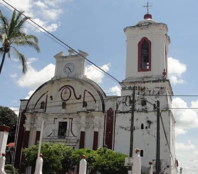 Las misas se celebran en una capilla abierta.