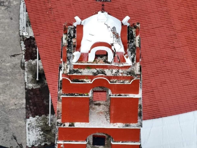 En aproximadamente un año, la torre ha sido impactada dos veces por rayos.