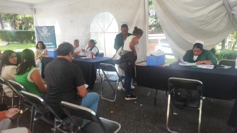 Vacunan contra influenza, covid y neumococo a docentes en UAEM