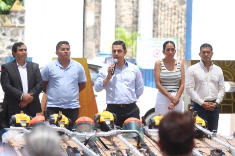 Entrega Eder Rodríguez Casillas más apoyos al sector agrario