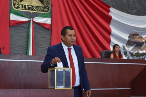 Advierte diputado Omar Livera sobre expedición desmedida e ilegal de permisos y placas vehiculares del estado de Guerrero