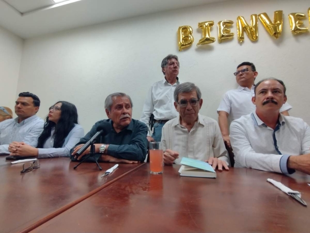 Voceros del Movimiento Magisterial Morenista (MMM) externaron su posición en rueda de prensa. 