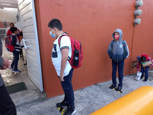 El IEBEM autorizó modificar horarios de entrada y salida en escuelas por la temporada de frío. 