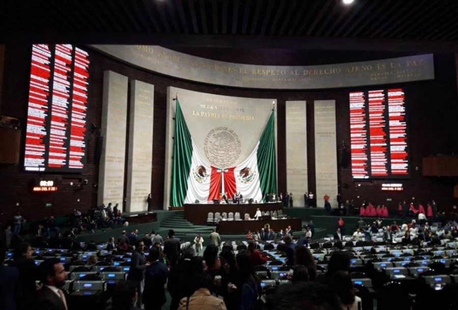 Cámara de Diputados recibe iniciativa de AMLO.