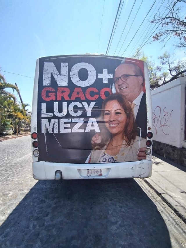 Una de las imágenes que circula en el transporte público.