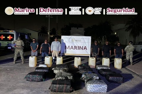 Marina incauta 650 kilos de coca&iacute;na y detiene a seis personas en Michoac&aacute;n