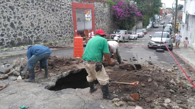 Nace un nuevo socavón en Cuernavaca.