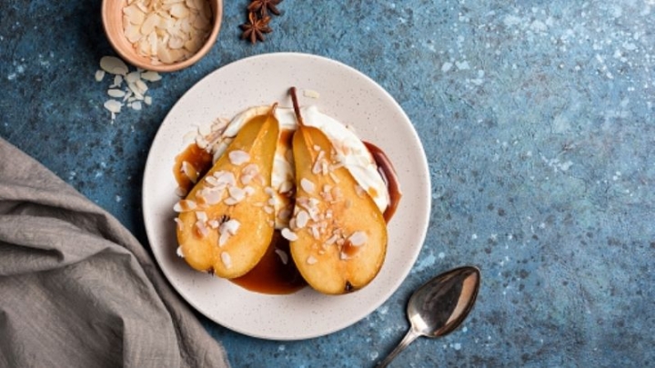 Peras con caramelo, aprovecha la temporada de esta deliciosa fruta para preparar un postre casero