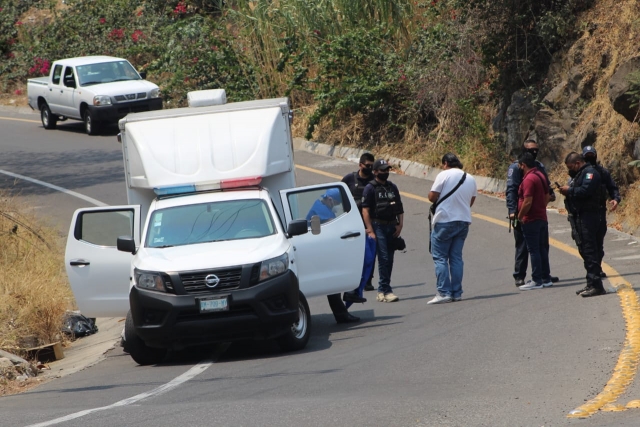 Hallan cadáver embolsado a un costado del paso exprés