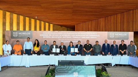 Foto oficial de la firma del Convenio de Coordinación Metropolitana entre el gobierno del estado y seis municipios. 