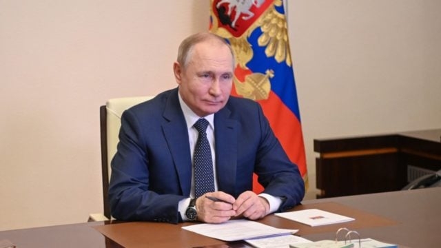 Putin firma ley que prohibe la propaganda LGBTQ+