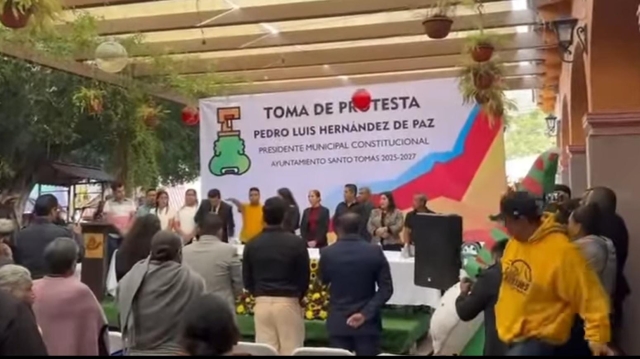 Edomex: Alcalde rinde protesta y escapa para evitar arresto