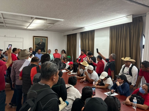 Atiende gobierno del estado a maestras y maestros de educación básica