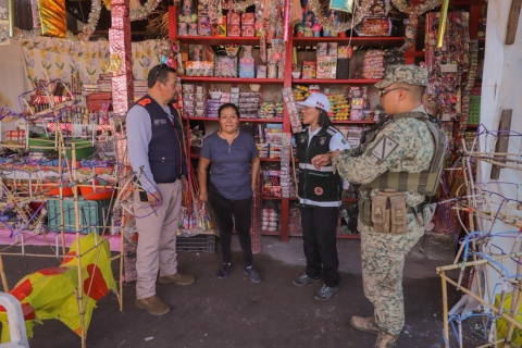 Implementa CEPCM supervisión de puestos de venta de pirotecnia en el municipio de Xoxocotla