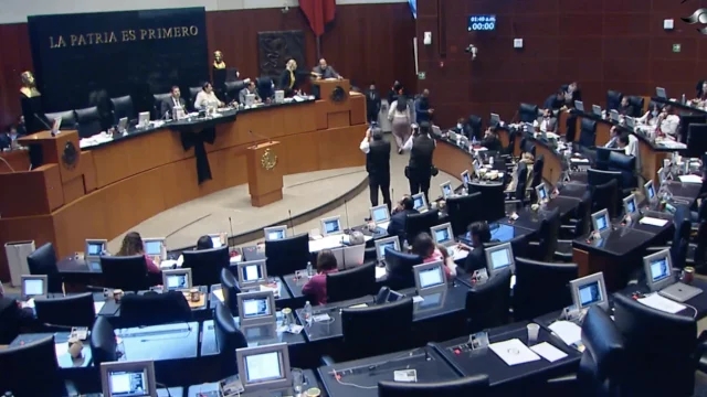 Senado aprueba plan B de reforma electoral de López Obrador