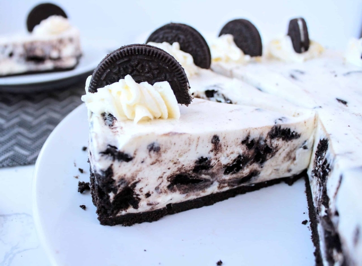 Prepara un delicioso cheesecake de oreo sin horno