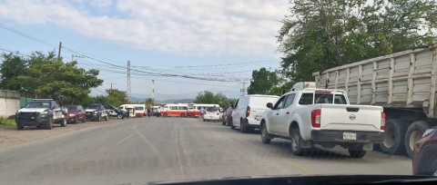 Bloquearon transportistas de Ruta 6 carretera Alpuyeca-Jojutla
