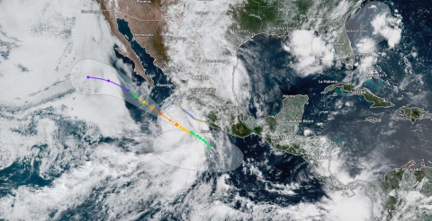 &#039;Flossie&#039; se fortalece a huracán categoría 2; alerta por lluvias en Colima y Michoacán