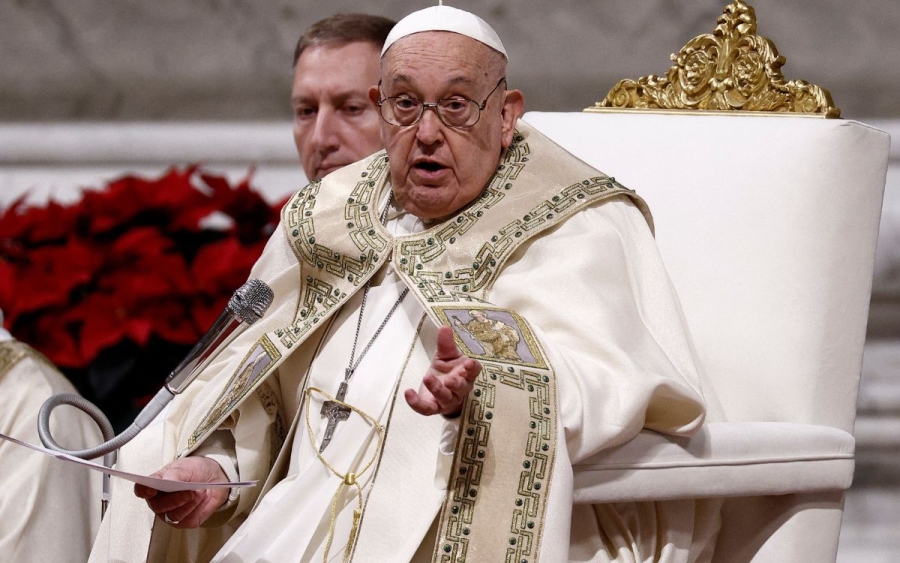 Papa Francisco se lesiona el brazo tras sufrir caída esta mañana
