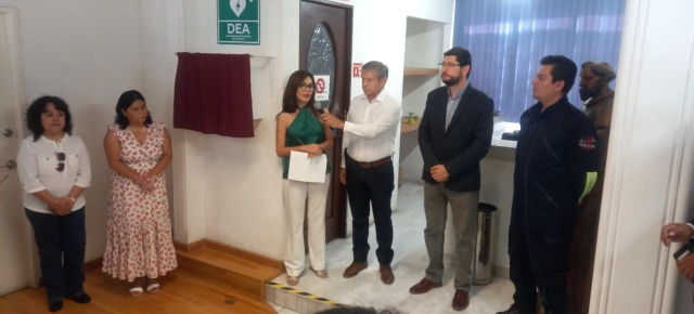 Entrega alcalde capitalino desfibrilador al DIF Cuernavaca