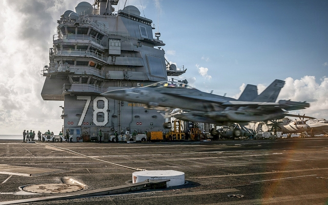 Aviones militares de EU sobrevuelan aguas del Caribe cerca de Venezuela