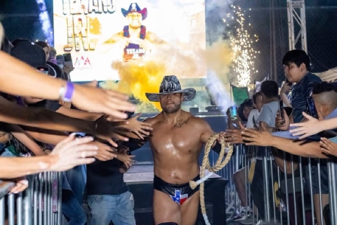 En la lucha estelar, Texano Jr., Súper Nova y Silver King Jr. se enfrentarán a Mr. Electro, Cibernético y Dark Cuervo.