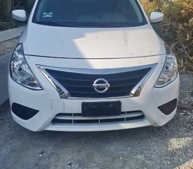 Encuentran un auto y una camioneta robados