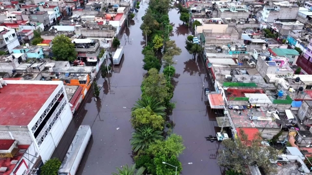 Autoridades refuerzan apoyos a familias afectadas por inundaciones en Nezahualcóyotl
