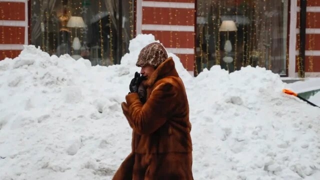 Moscú bajo la mayor nevada en 145 Años; Siberia se prepara para frío extremo